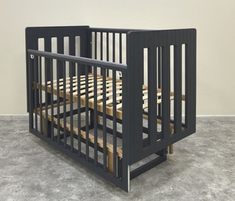 Детская кровать Incanto Lunna CHARM с маятником на колесах                      