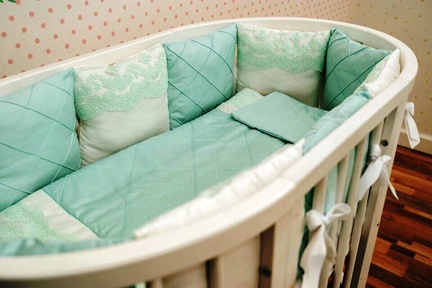 Очень нежный комплект в круглую/овальную кровать Мятное кружево