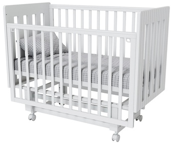 Детская кровать Incanto Lunna CHARM с маятником на колесах                      