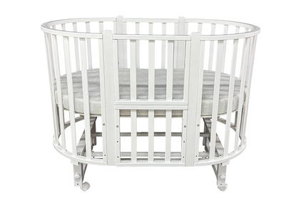 Детская кровать Антел Malenkiy Princ с маятником и колесами 