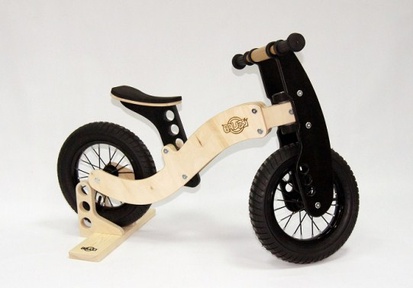 Деревянный беговел Bruca с надувными колесами