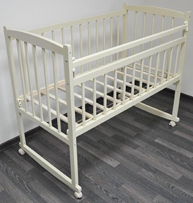 Детская кровать Массив Беби-2 колесо-качалка