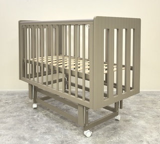 Детская кровать Incanto Lunna CHARM с маятником на колесах                      