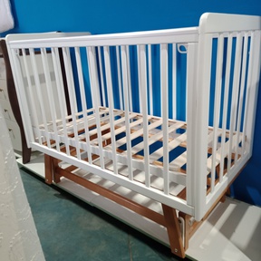 Детская кроватка Malika ELINA с продольным маятником